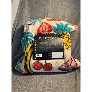 NWT Luv Betsey Johnson Tropical Fruit Banana Pineapple Throw Blanket 50"x70"